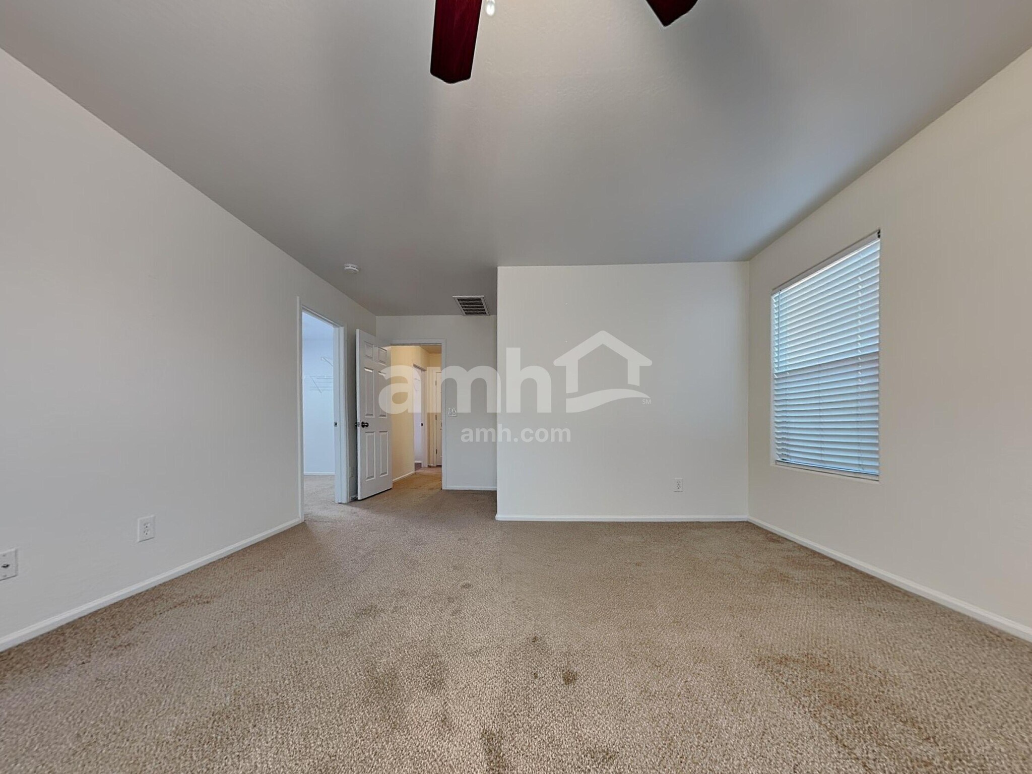 Building Photo - 1033 S Deerfield Ln