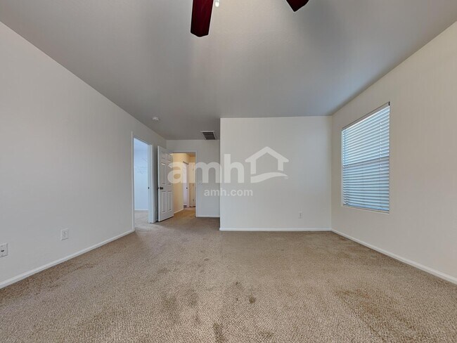 Building Photo - 1033 S Deerfield Ln