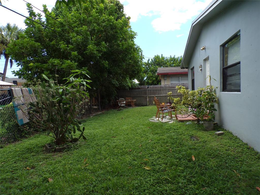 Building Photo - 2725 SW 9th St