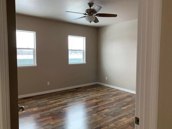 Building Photo - Sigle Family in East Valley