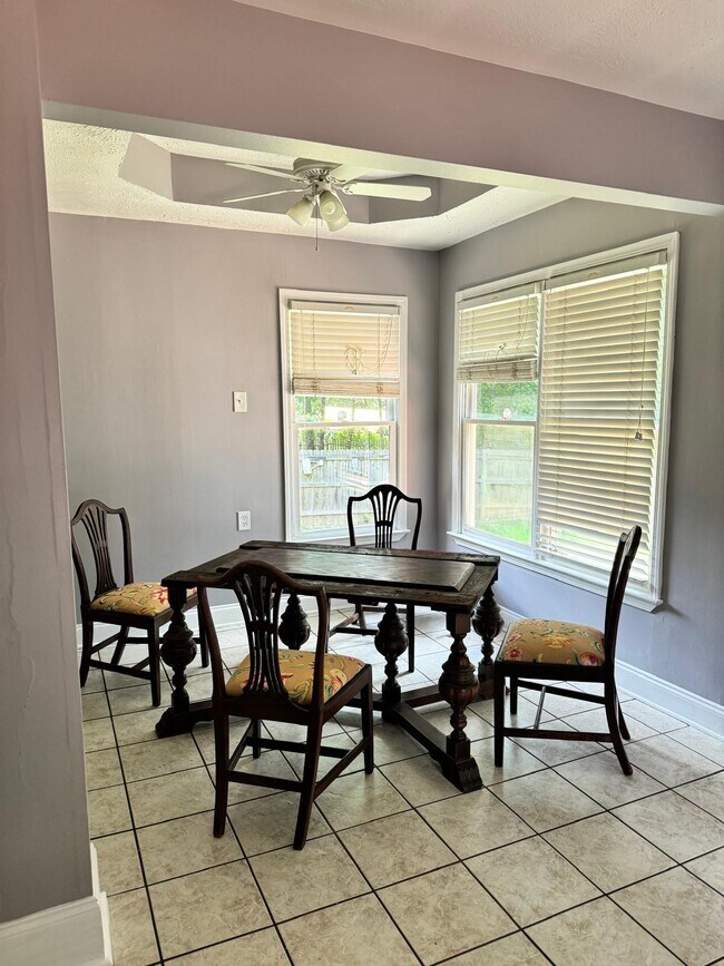 Building Photo - 4262 Apache Dr SE