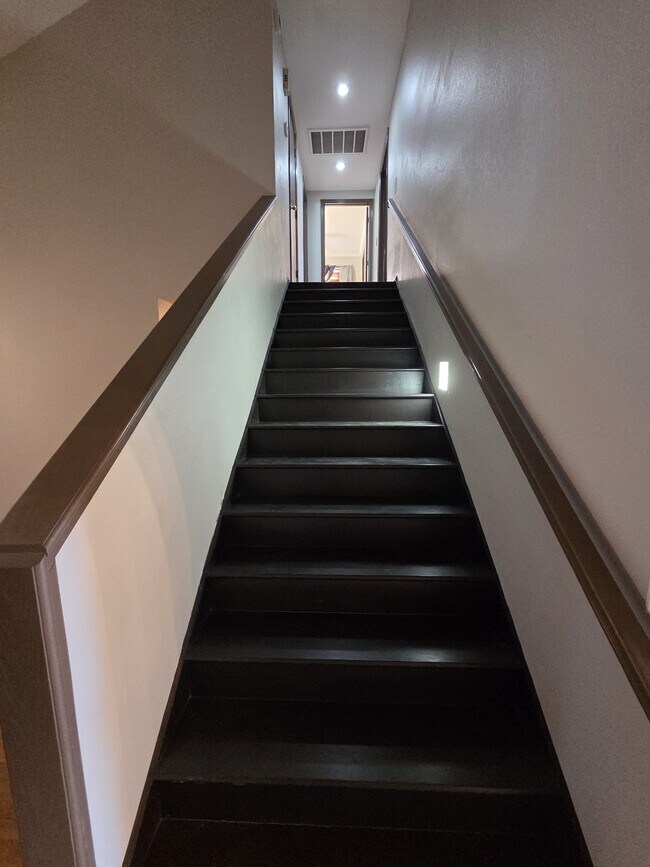 Building Photo - 1220 E Campbell Ave