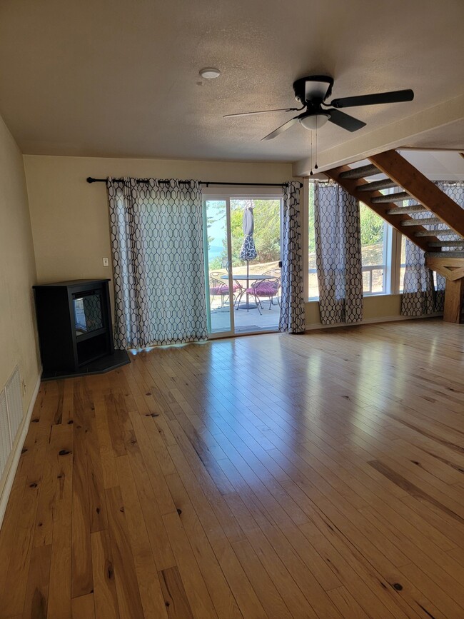 Building Photo - 37020 Schafer Rd