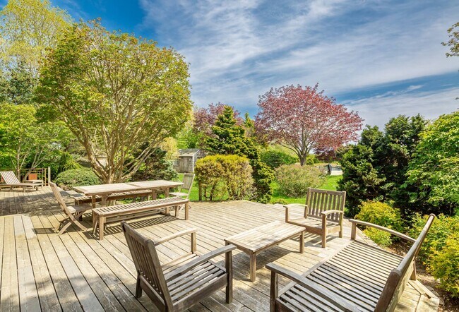 Building Photo - 869 Head of Pond Rd