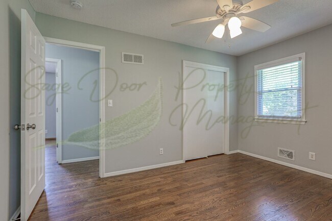 Building Photo - LOTS OF NATURAL SUNLIGHT!!!