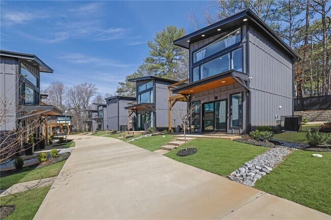 Building Photo - 3120 Godby Rd