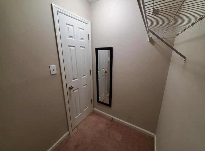 Building Photo - 360 Bubble Creek Ct