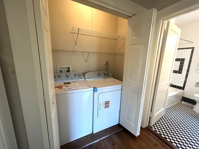 Building Photo - 132 Oak Haven Ave