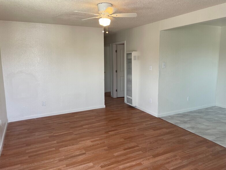 Building Photo - 9607 Avalon Blvd