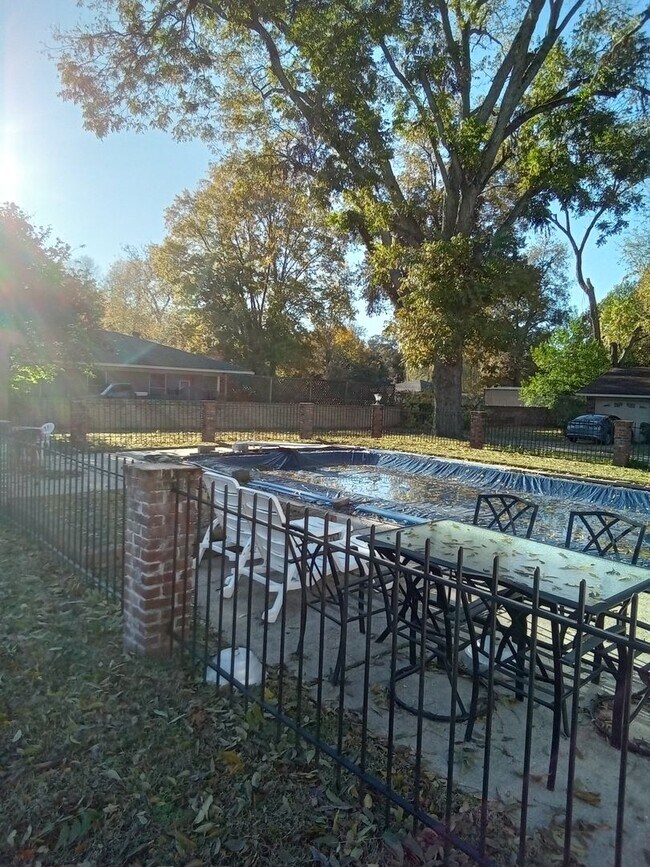 Building Photo - ***Broadmoor / Anderson Island Area***