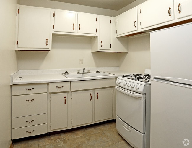 Primary Photo - 621 5th Ave.