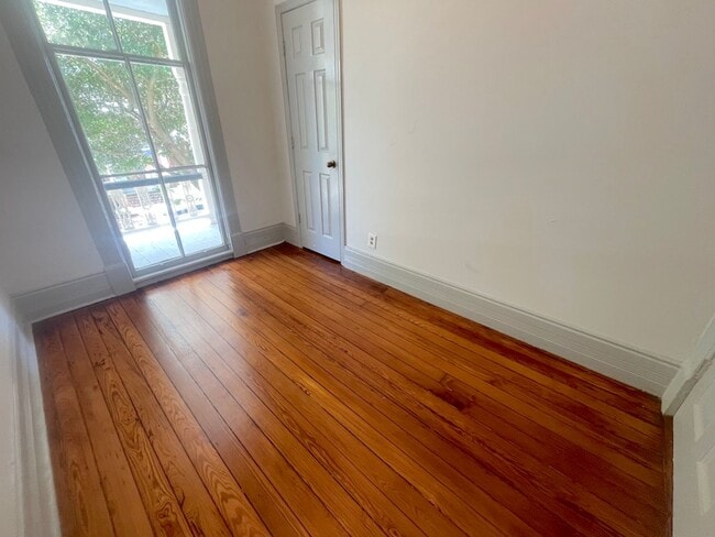 Building Photo - 2 BED | 1 BATH | SECOND FLOOR BALCONY | E DUFFY & PRICE ST