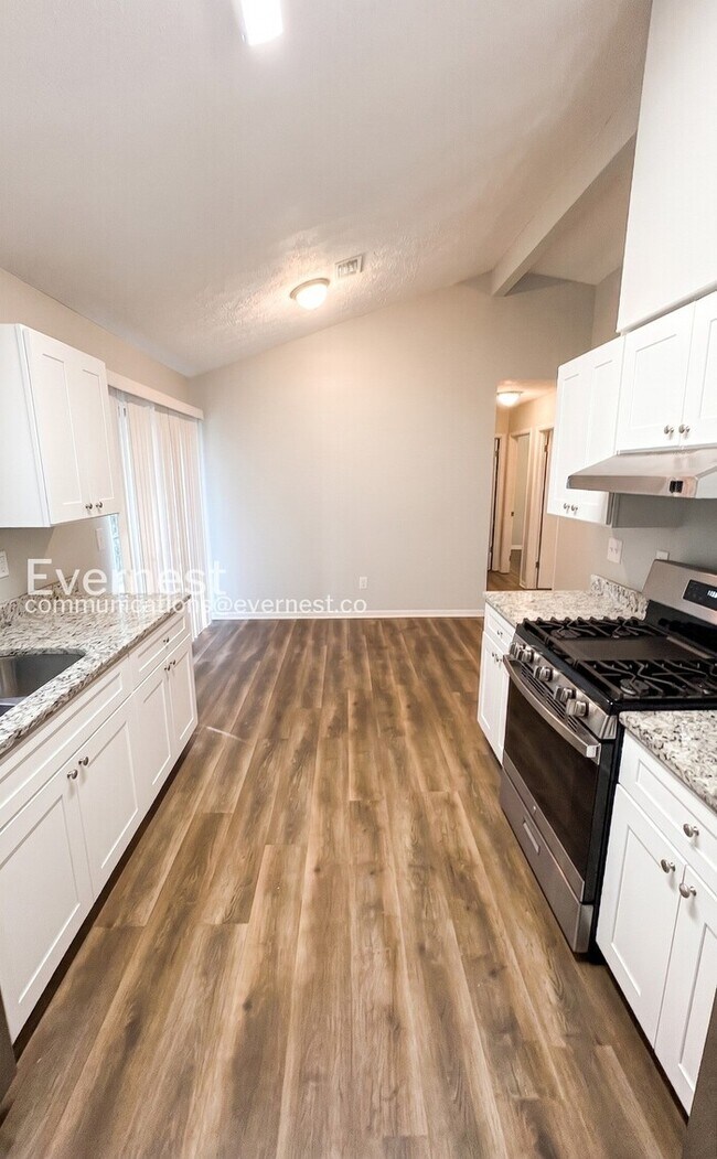 Building Photo - 7800 Park Ln