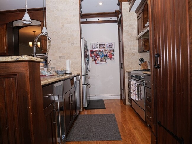 Building Photo - 161 Tudor St