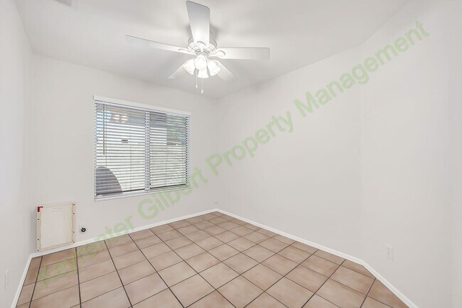 Building Photo - 1284 W Kingbird Dr