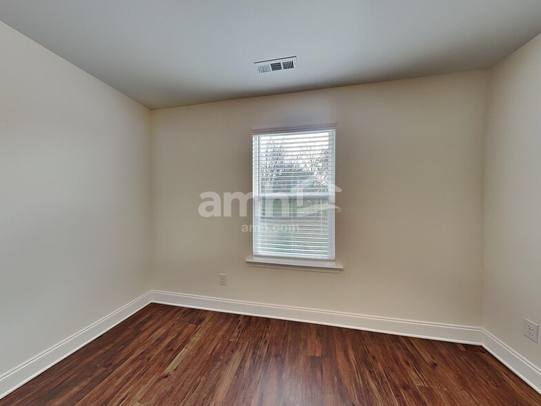 Building Photo - 5924 Hagar Vly Dr