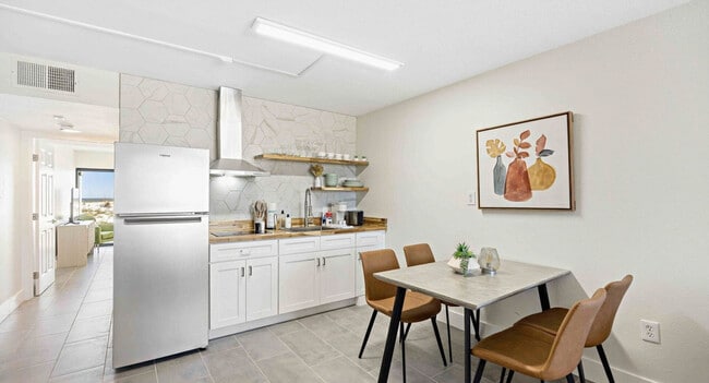 Building Photo - 556 Coral Ct