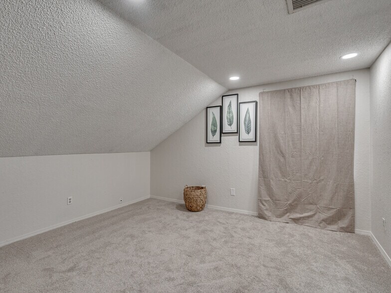 Master Bedroom - 5301 SE 82nd St
