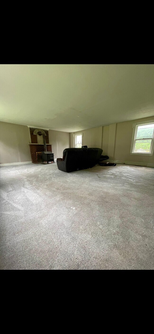 Building Photo - 1533 NY-208