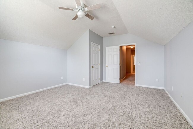 Building Photo - Spacious & Beautifully Maintained 5BR/3BA ...