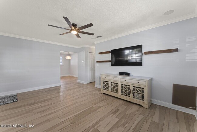 Building Photo - 618 8th Ave N