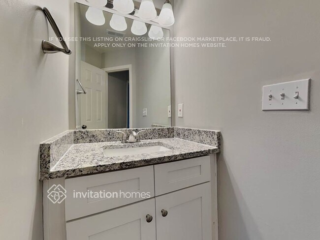 Building Photo - 70 Mercer Ln