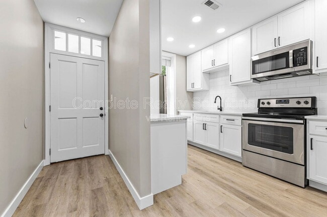 Building Photo - 620 S Benton Ave