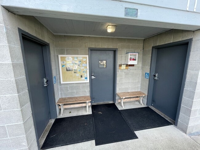 Building Photo - 2304 Skyline Way