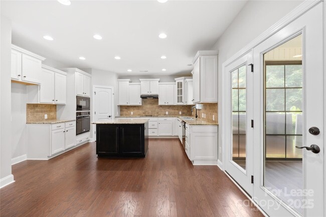 Building Photo - 2136 Laurens Dr