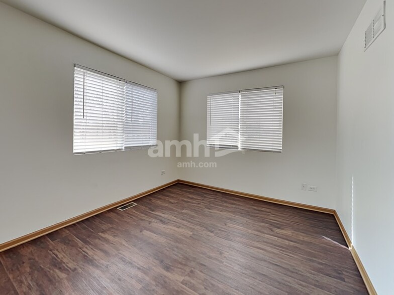 Building Photo - 544 Springwood Dr