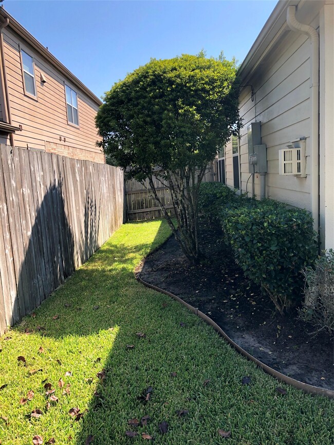 Building Photo - 4611 Pin Oak Creek Ln