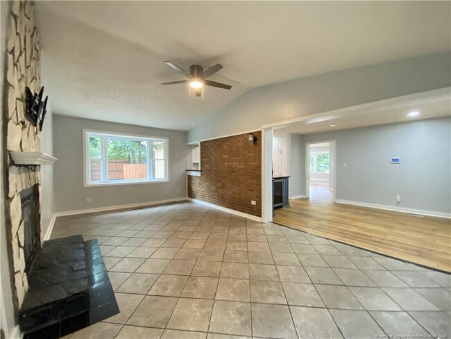 Building Photo - 290 Lemont Dr