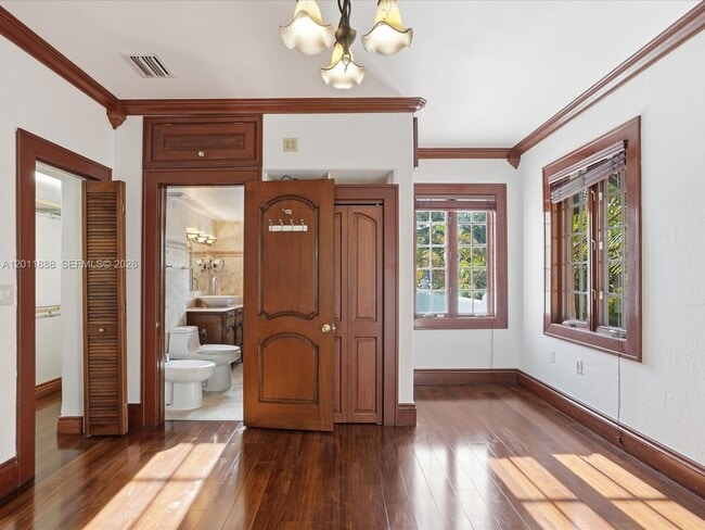 Building Photo - 1137 Asturia Ave