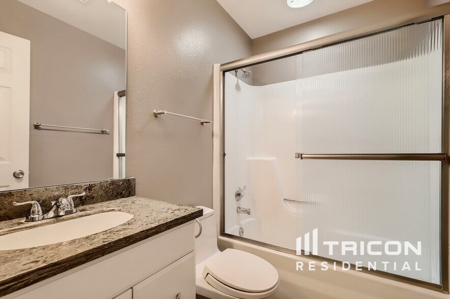 Building Photo - 2108 W Hermosa Dr