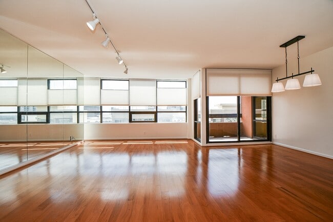 Building Photo - 5150 Hidalgo St