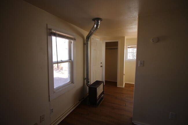 Building Photo - 831 Midland Ave