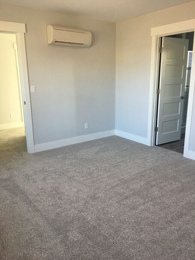 Building Photo - Brand New 3 Bedroom