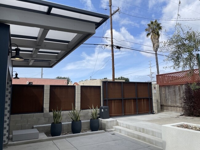 Building Photo - 3358 Bancroft St