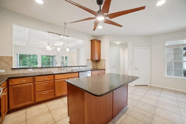 Building Photo - 207 Trinity Lane