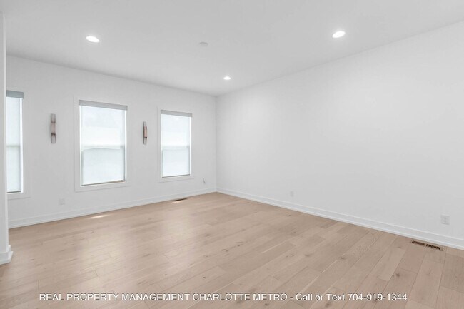 Building Photo - 1609 Parkwood Ave
