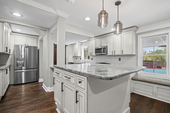 Building Photo - 815 Sudbury Rd NE