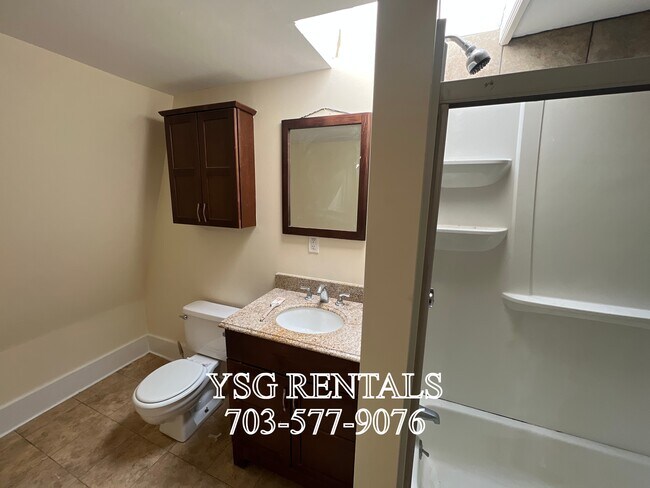 Building Photo - 27 Linwood St