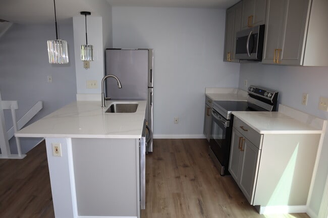 Building Photo - 4963 Singleton Dr