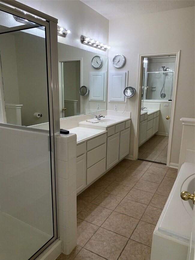 Building Photo - 1408 S Friendswood Dr