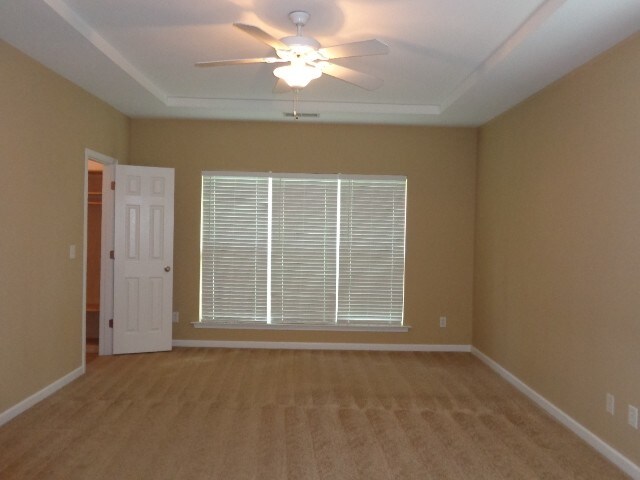 Building Photo - 1110 California Dr