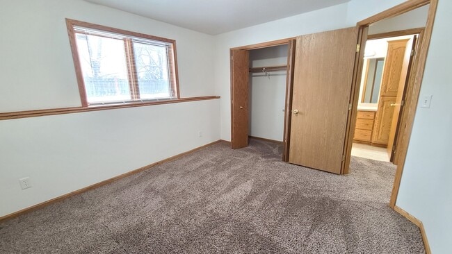Building Photo - 5 Bedroom, 3 Bath - Triple Garage - Fenced yard Home