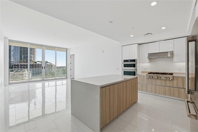 Building Photo - 400 Central Ave