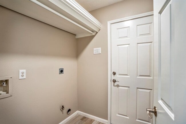 Building Photo - 5803 Sawyer Bend Ln