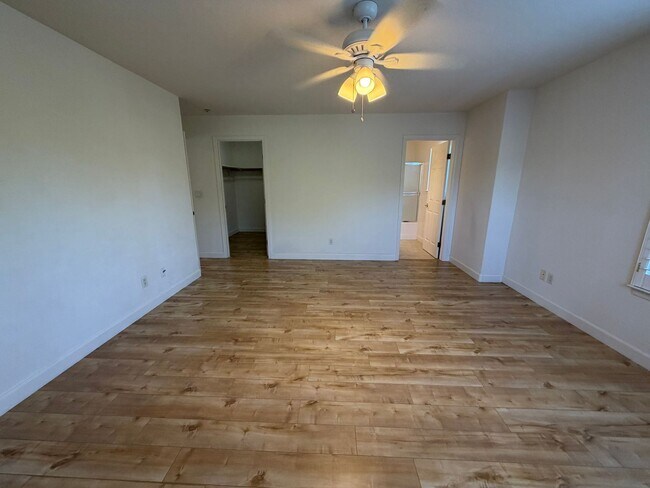Building Photo - Downtown Templeton (3/2) - Must See!!