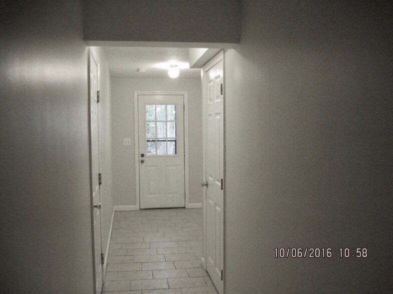 Building Photo - 5 Burberry Ct